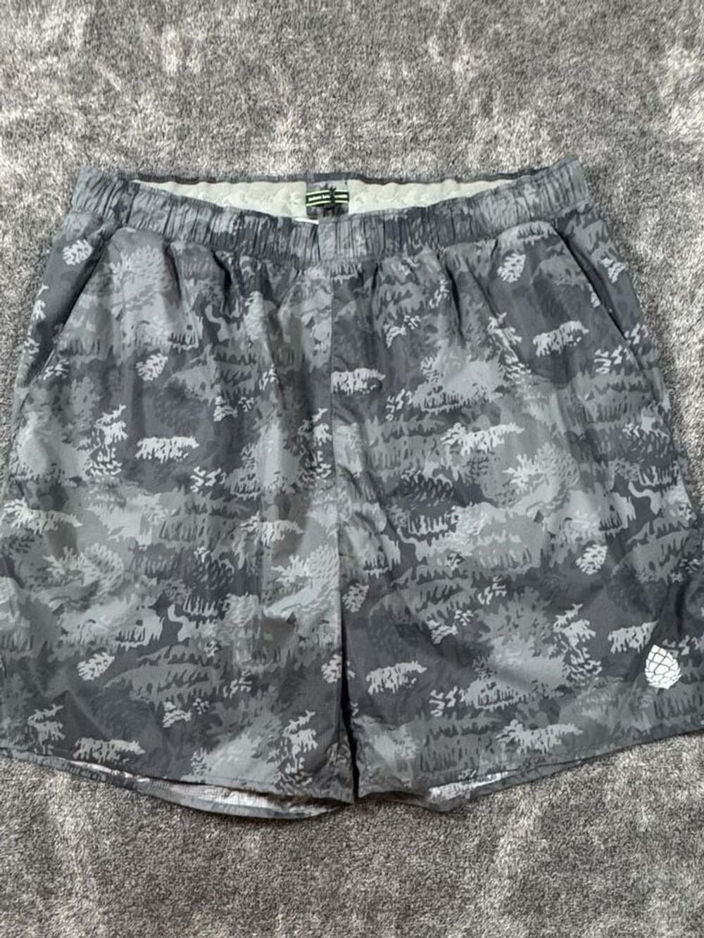New Stio Second Light Short XLx7” inseam Black Whitebark Camo